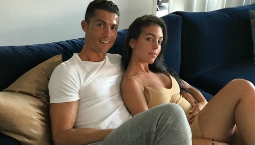 Prima foto ufficiale di Ronaldo e Georgina (che sembra incinta)