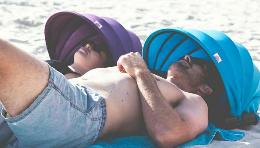 Shader: il nuovo cuscino da spiaggia per ripararsi dal sole