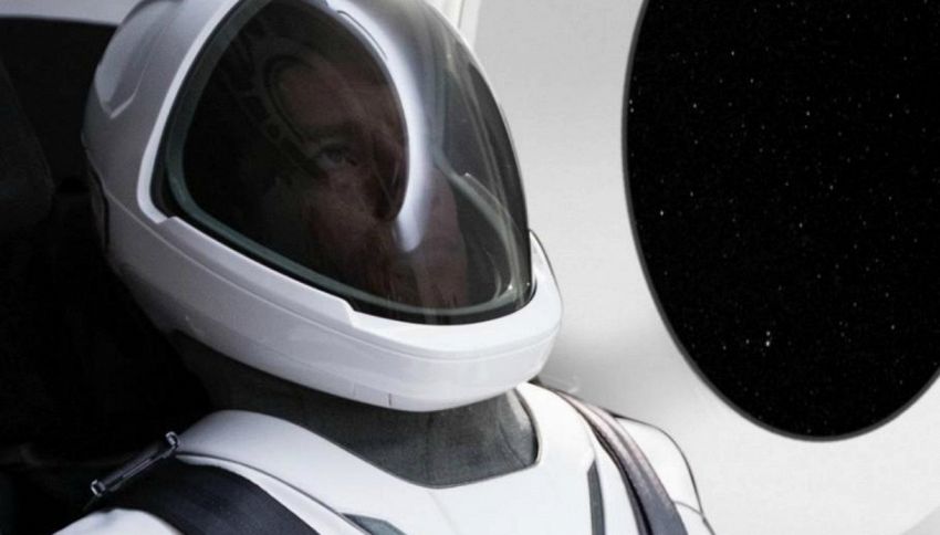 Space X, Elon Musk svela la tuta spaziale