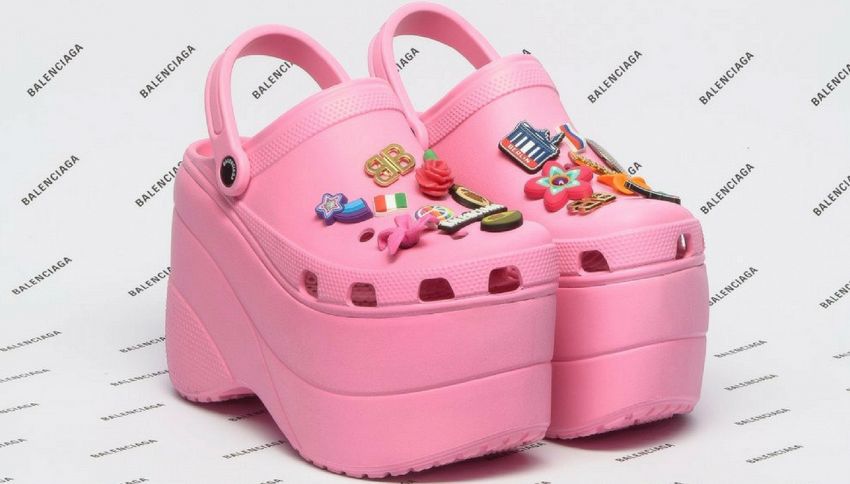 Le Crocs con il plateau sono le ciabatte più strane di sempre