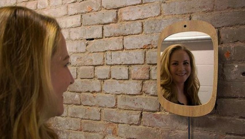 Specchio Punto: lo specchio che riflette e contiene