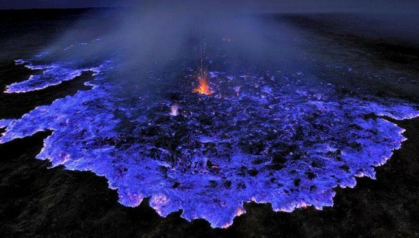 Il mistero del vulcano che erutta lava blu