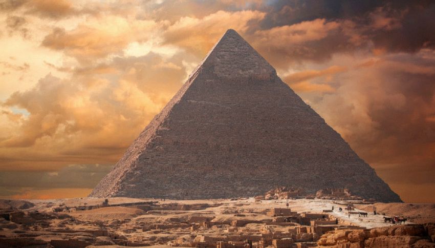 Nella piramide di Cheope è custodito un trono meteoritico
