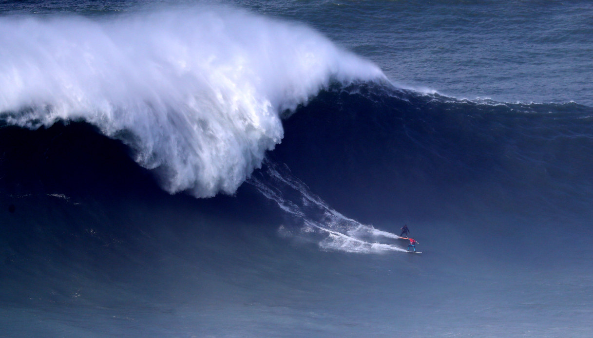 Onda più alta del mondo mai surfata: record del 'mostro d'acqua'