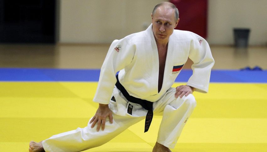 Putin sfida il campione olimpico di judo, ma qualcosa va storto