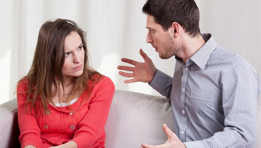 20 minuti di schiaffi: il trattamento anti-rughe da 300 euro