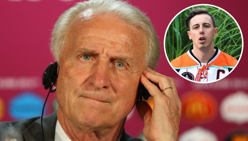 Shade canta l'inno trap per Trapattoni