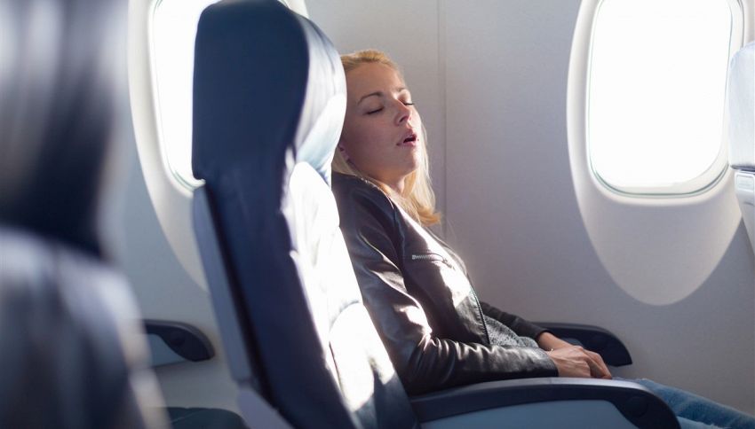 Cosa non si fa sull'aereo: assurde foto pubblicate su Instagram
