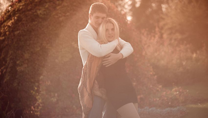 Se il tuo lui ti abbraccia cos&igrave; vuol dire che non ti ama