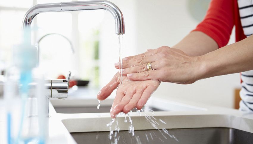 Lavi le mani con acqua calda? Ora cambierai idea #lodicelascienza