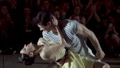 Roberto Bolle balla a ritmo di swing nella notte di Milano