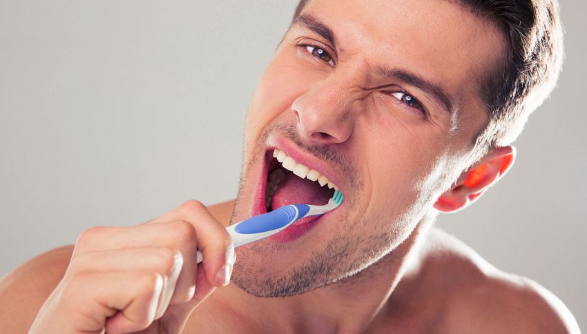 Lavare i denti subito dopo i pasti fa male #lodicelascienza