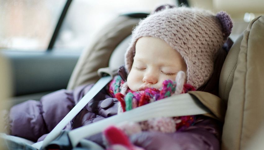 Non mettere mai tuo figlio col cappotto sul seggiolino dell'auto