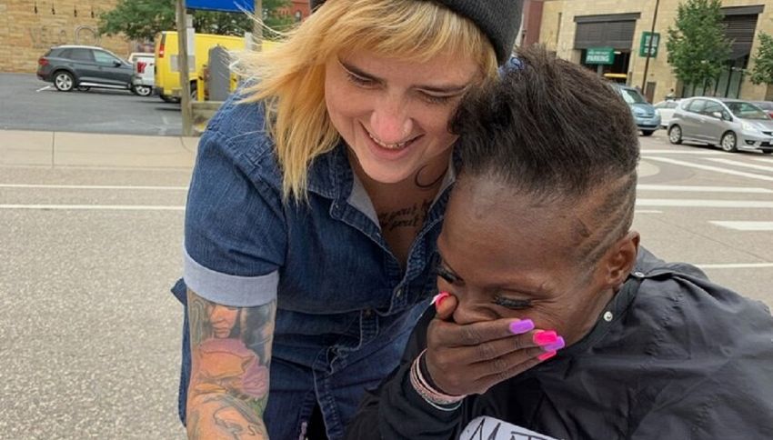 Storia di Katie, parrucchiera per i senzatetto di Minnneapolis