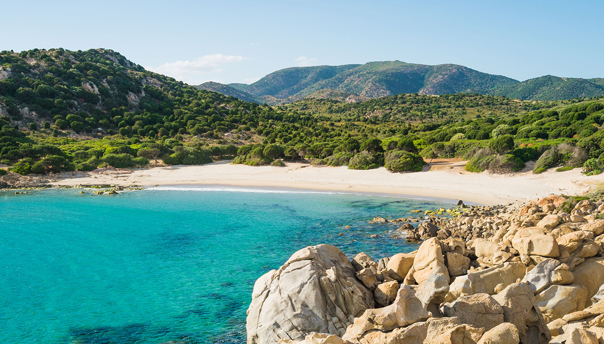 A soli 38 anni acquista una delle ville più belle della Costa Smeralda: che lavoro fa il ragazzo più ricco nel mondo