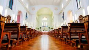 Coronavirus, la Chiesa si adegua e la messa &egrave; in streaming