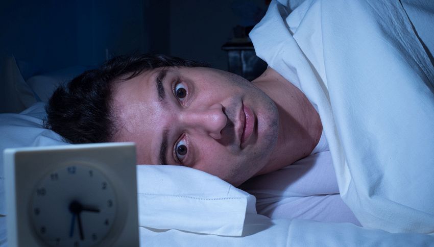 Ti svegli di notte sempre alla stessa ora? Non è un caso. Il segnale del tuo corpo