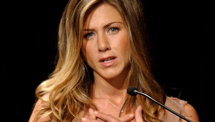 Jennifer Aniston diventa virale su TikTok per uno strano tic