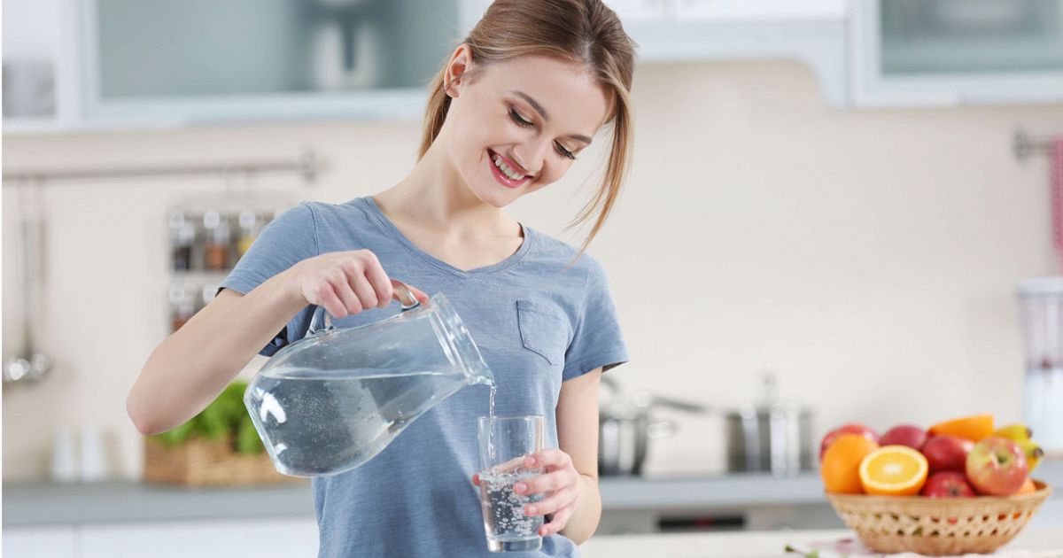 Quanta acqua bere al giorno? La formula perfetta per la salute