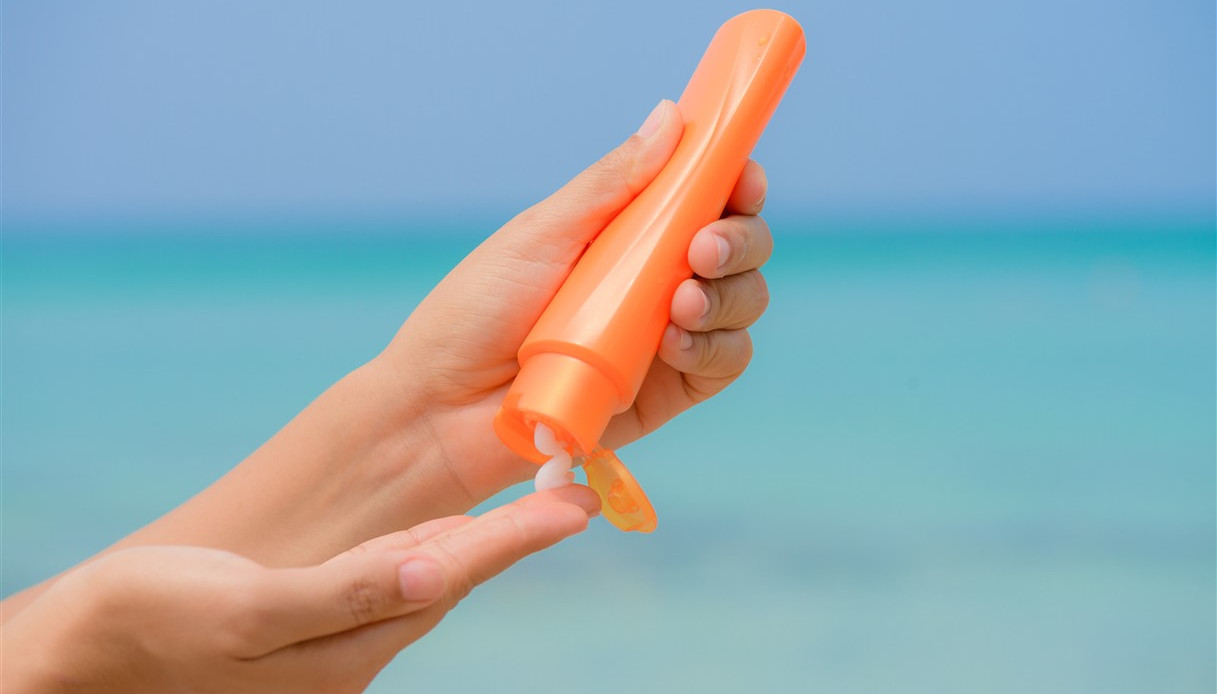 Usi la crema solare al mare? Il paradosso che potrebbe esporti al sole pi&ugrave; del necessario senza accorgertene