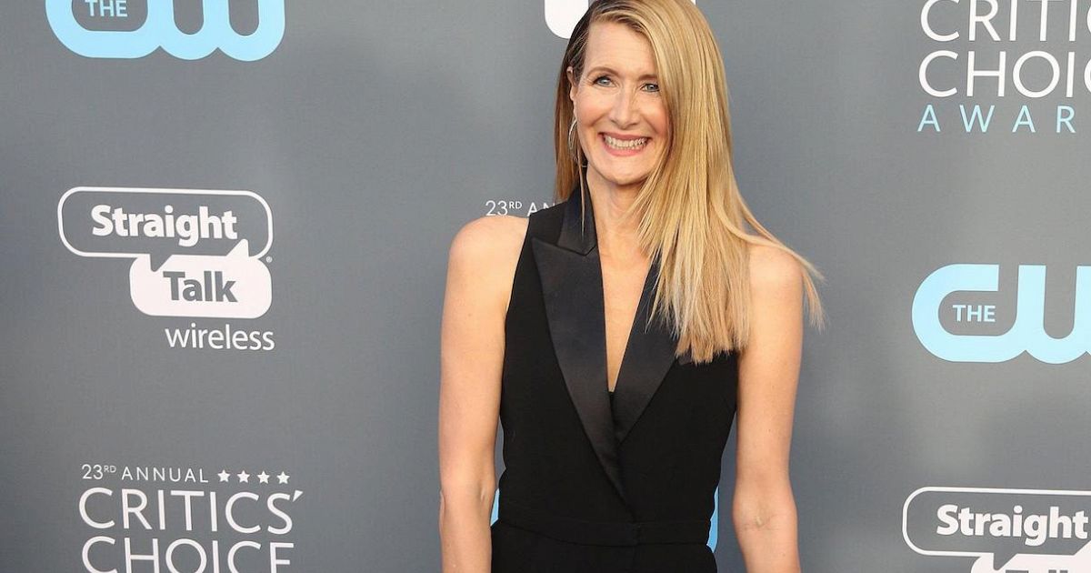 Jurassic park: laura dern che si siede diventa virale su tik tok
