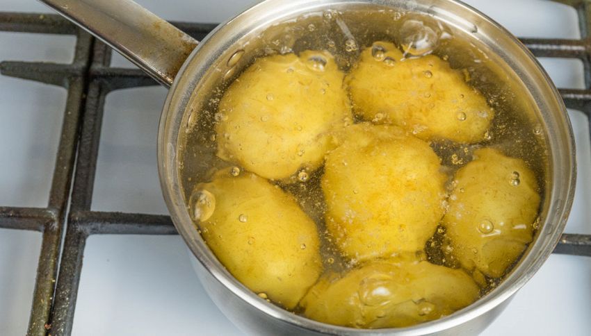 Il calcolo perfetto per cuocere le patate lesse