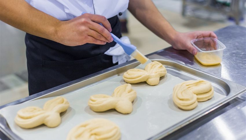 Biscotti croccanti, la 'colla naturale' da usare prima di infornarli: il trucco da chef