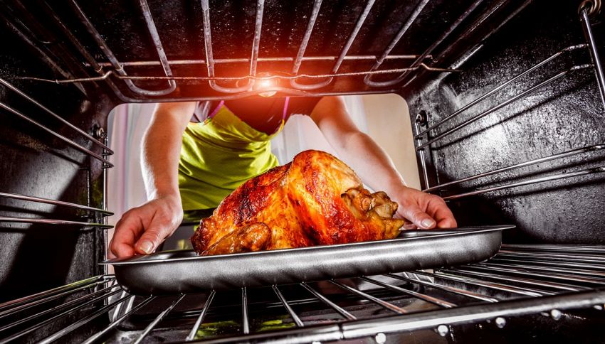 È giusto cucinare il pollo in forno se è ancora congelato?