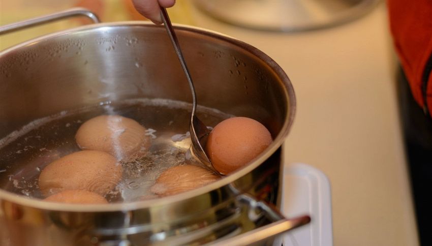 Perché le uova sode si rompono? Non fare questo errore