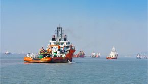 Fa ritorno a casa dopo quattro anni su una nave abbandonata