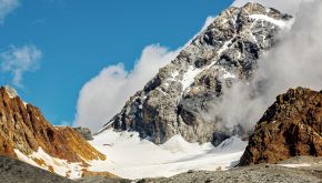 Dal ghiacciaio emerge un cappello alpino della 1&deg; Guerra Mondiale