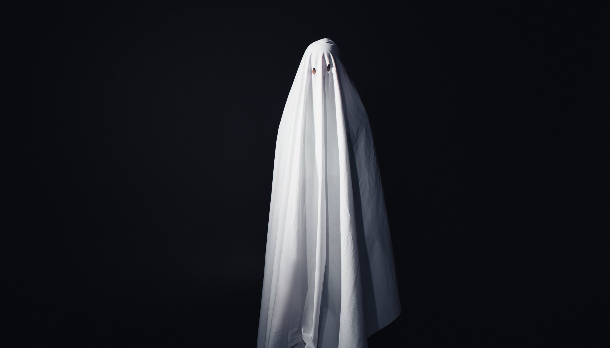 Donna svela cosa accade dopo la morte: lo spirito del suo compagno le ha mostrato l'aldilà