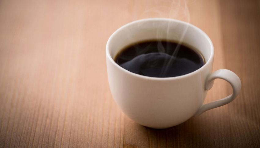 Peggior orario per bere il caffè: potrebbe fare più male che bene