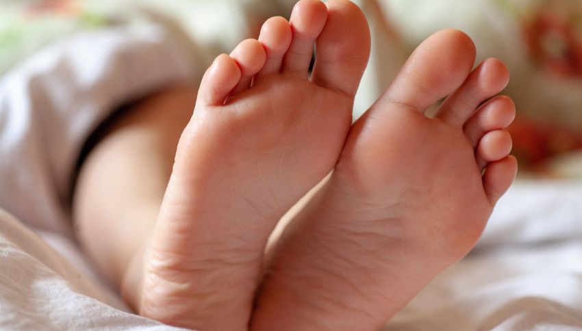 Donna con i piedi più grandi del mondo: quale n. di scarpe porta