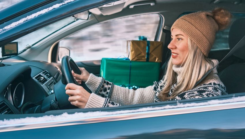 Ascolti canzoni natalizie mentre guidi l’auto? Attento alla multa