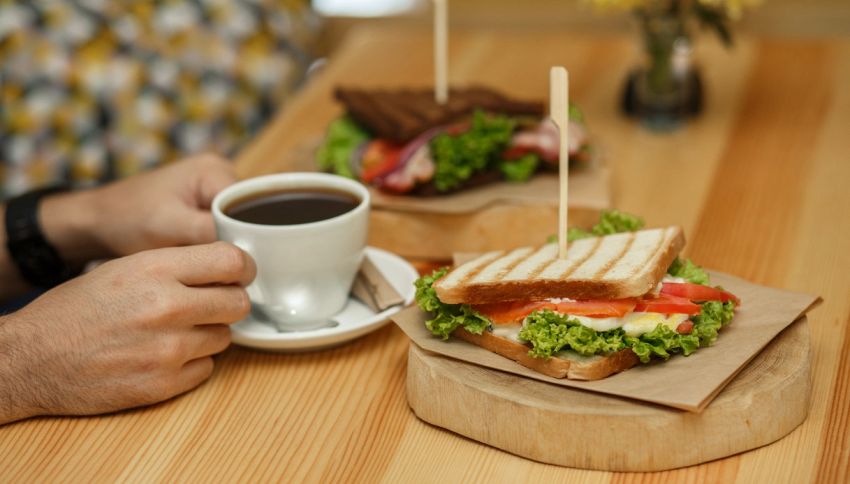 Bere il caffè dopo pranzo: chi dovrebbe assolutamente evitare