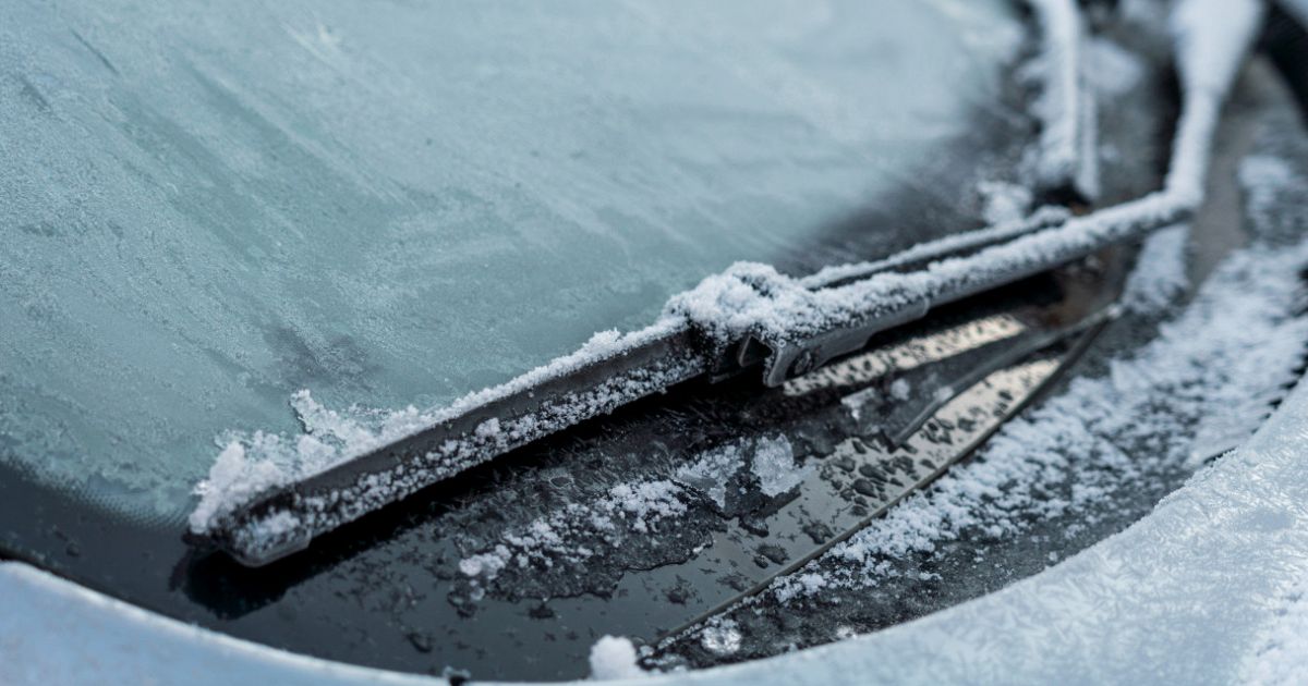 Sbrinare l'auto al mattino in pochi minuti: 'spingila