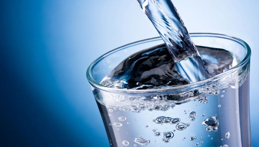 Dieta, se bevi acqua a questa temperatura perdi più calorie
