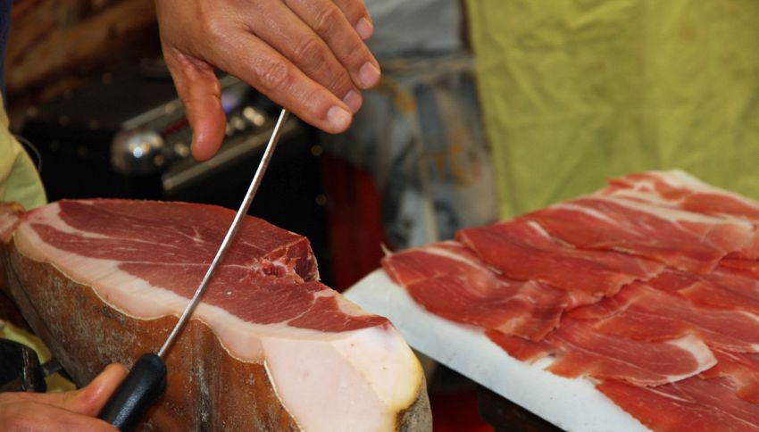 Prosciutto crudo, il colore della fetta non deve essere troppo rosso