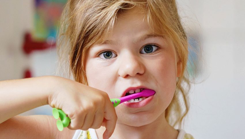Dentifrici bambini, come scovare biossido di titanio in etichetta