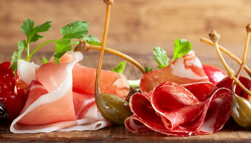 Prosciutto crudo è un insaccato? L'errore che fanno in tanti