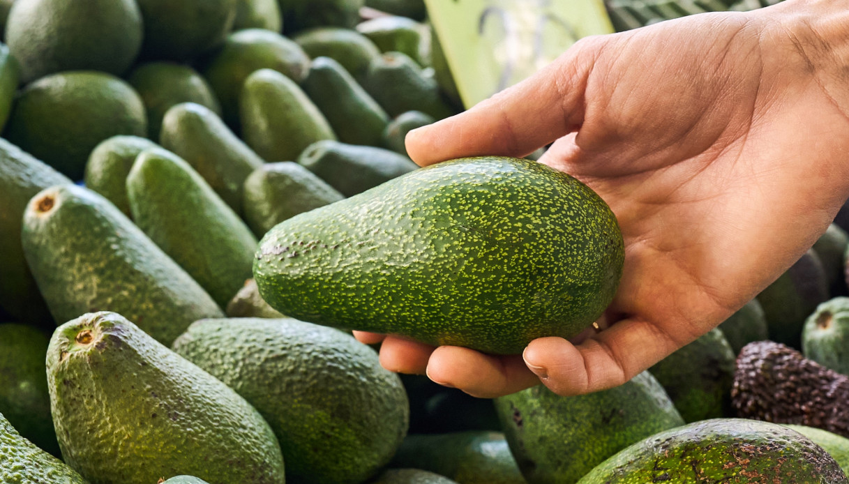 È il frutto meno avvelenato dai pesticidi ma non lo mangi spesso