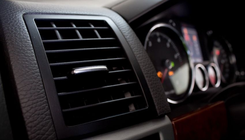 Sconfiggere il caldo in auto: Il geniale trucco del ventaglio