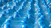 Sai cosa significa davvero la data sulle bottiglie d'acqua? Il dettaglio che molti ignorano