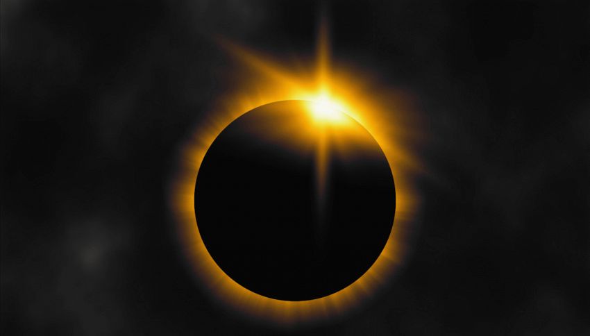 L'UFO dell'eclissi solare ripreso in questo video: fluttuava nel cielo. Panico tra le persone