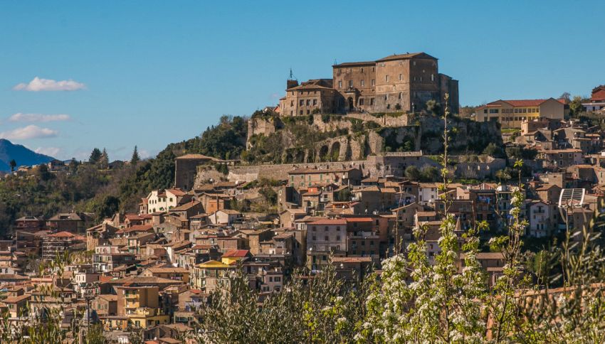 Lo chiamano 'soglia del Paradiso' ed è il borgo tra i più belli d'Italia: dove si trova