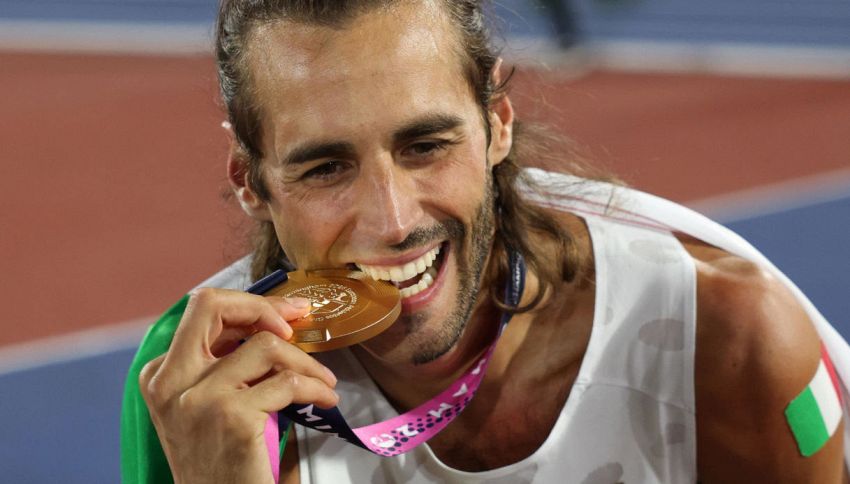 Europei atletica, perch&eacute; gli atleti mordono le medaglie? Non &egrave; solo per i fotografi