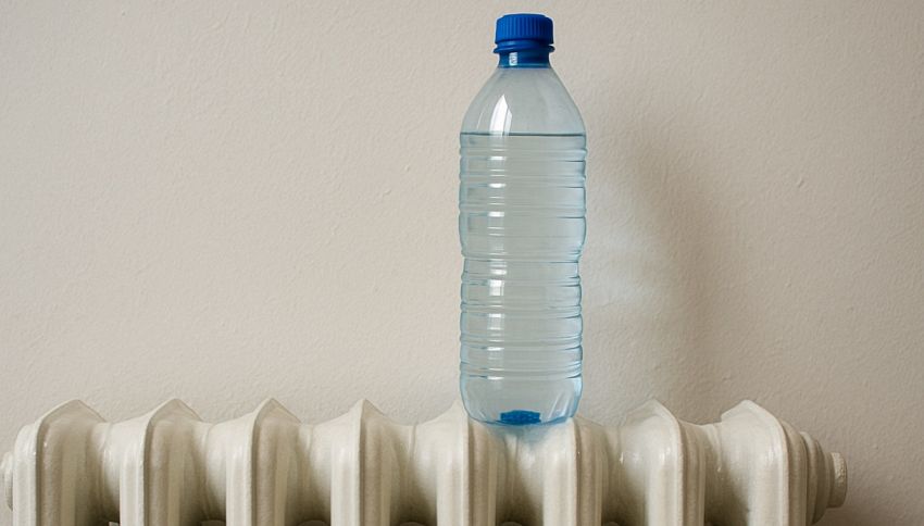 Termosifoni, il trucco della bottiglia di plastica per risparmiare in bolletta e avere la casa sempre calda