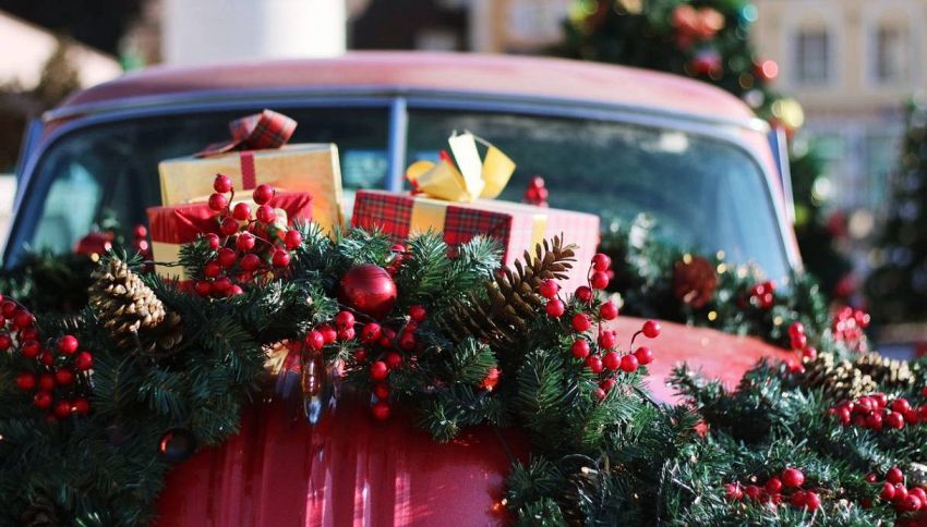 Alla guida dell'auto con le canzoni di Natale? Queste sono le pi&ugrave; rischiose
