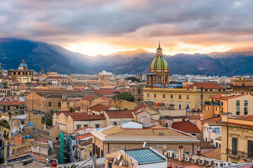 25 città nel mondo da non perdere nel 2025: la prima destinazione è italiana. Non è Roma
